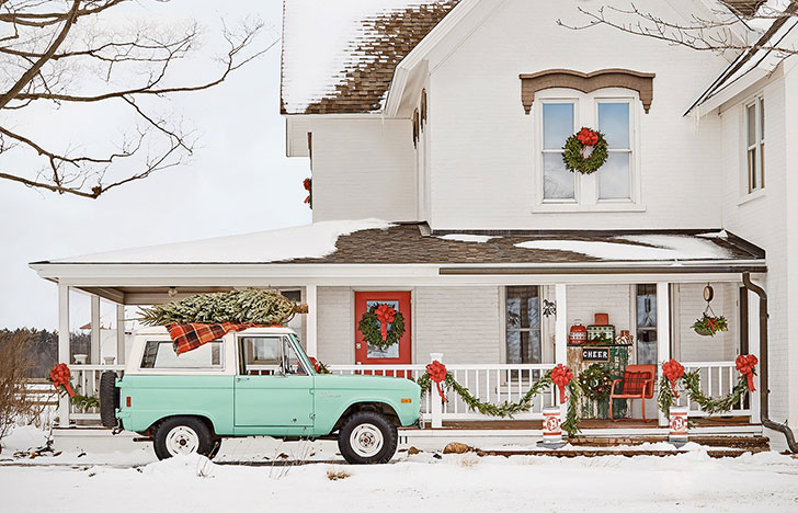 Christmas Decorating In a Michigan Farmhouse